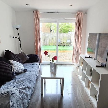 Trendy, Modern Garden Posh Peckham Apartment 런던 외부 사진