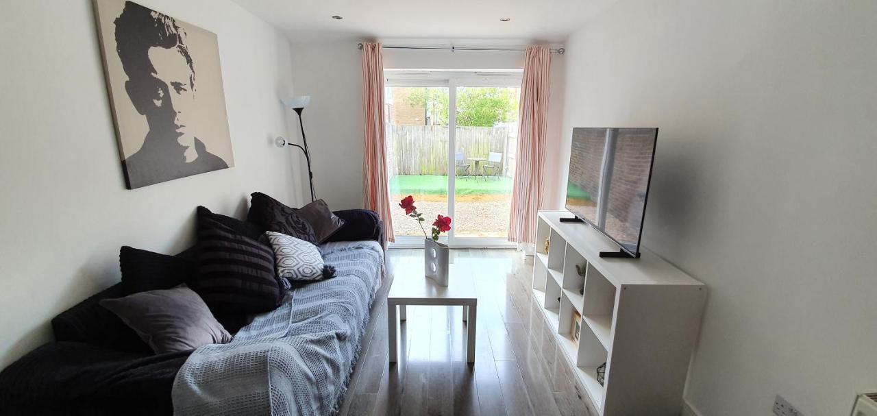 Trendy, Modern Garden Posh Peckham Apartment 런던 외부 사진