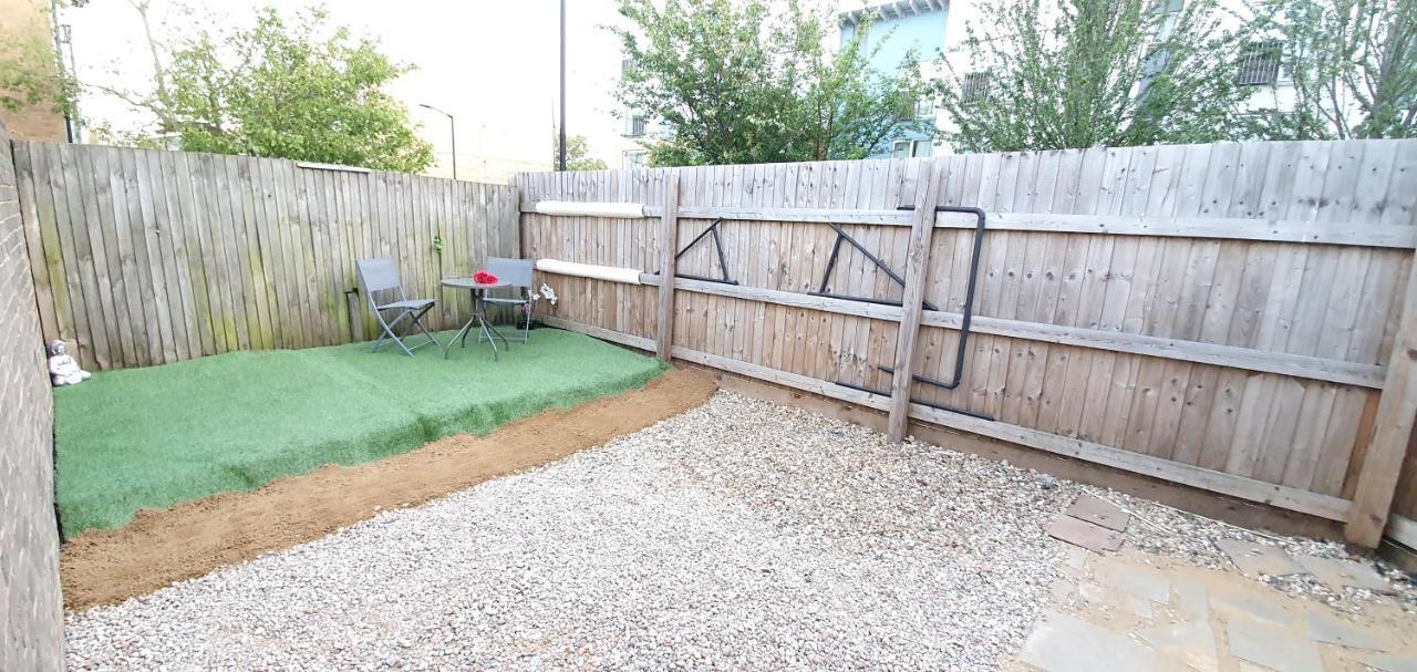 Trendy, Modern Garden Posh Peckham Apartment 런던 외부 사진