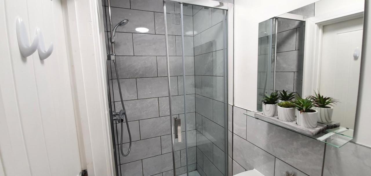 Trendy, Modern Garden Posh Peckham Apartment 런던 외부 사진